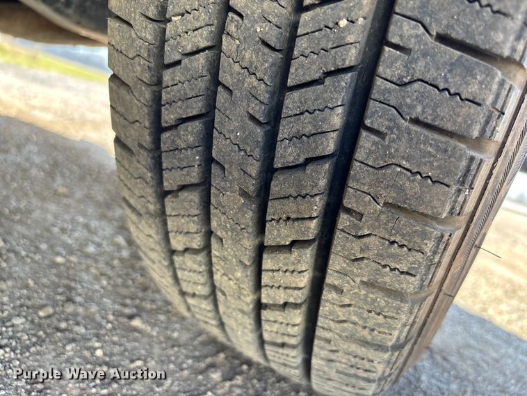 image for item FI0860 2001 Ford E450 ambulance