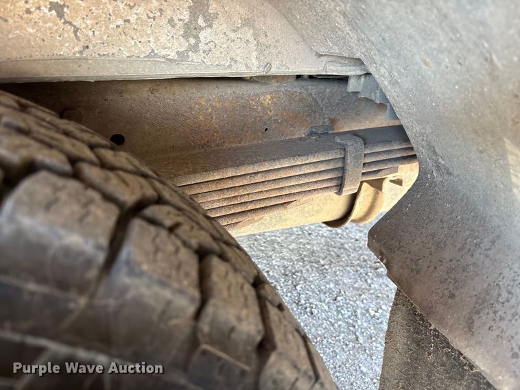 image for item FI0860 2001 Ford E450 ambulance