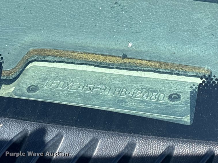 image for item FI0860 2001 Ford E450 ambulance