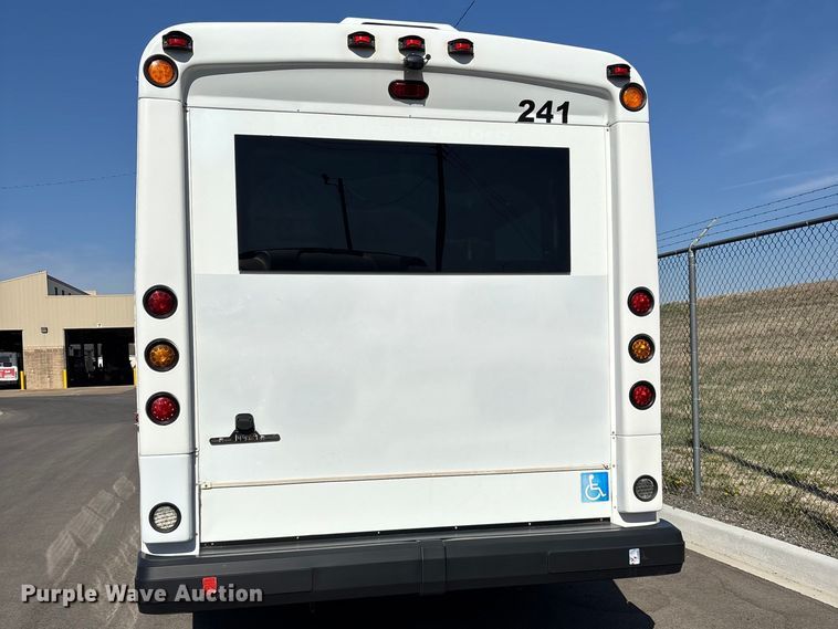 image for item FI0934 2013 Glaval E450 Super Duty shuttle bus