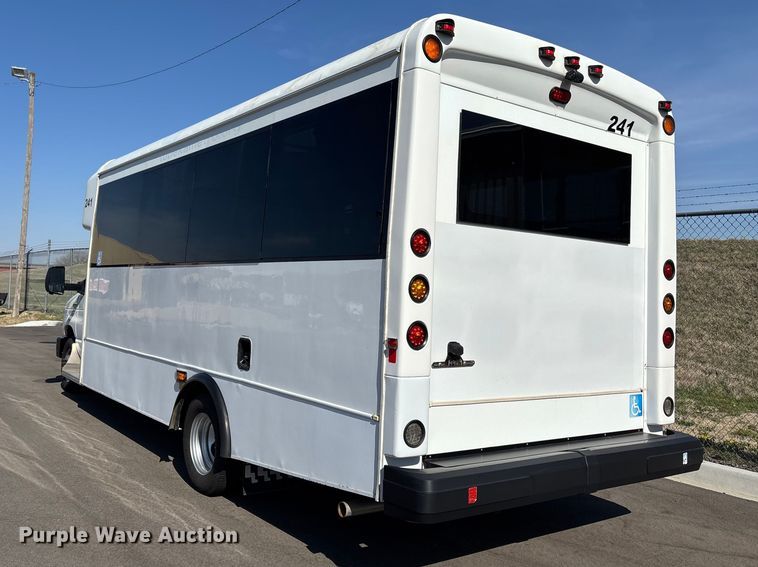 image for item FI0934 2013 Glaval E450 Super Duty shuttle bus