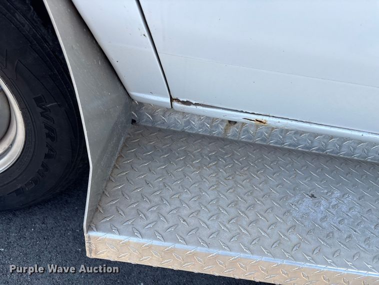 image for item FI0934 2013 Glaval E450 Super Duty shuttle bus