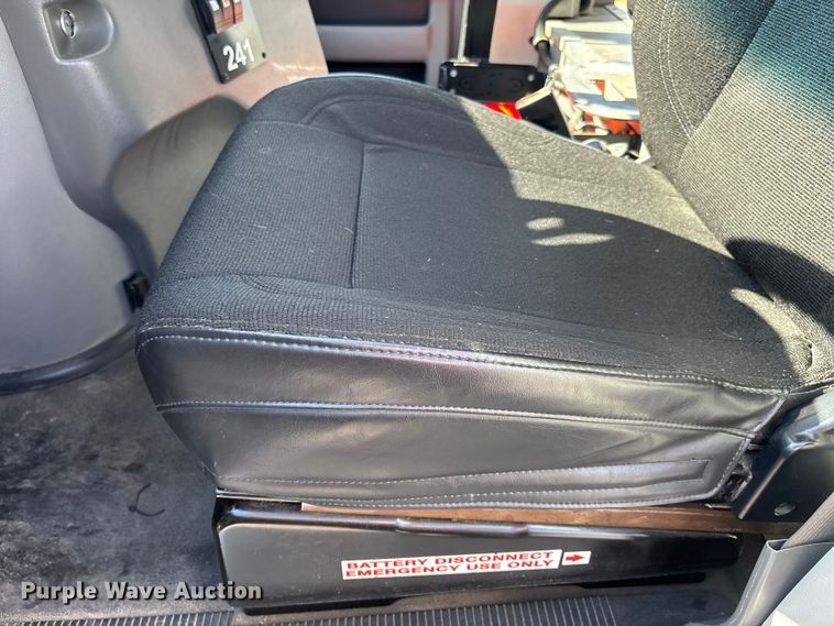 image for item FI0934 2013 Glaval E450 Super Duty shuttle bus