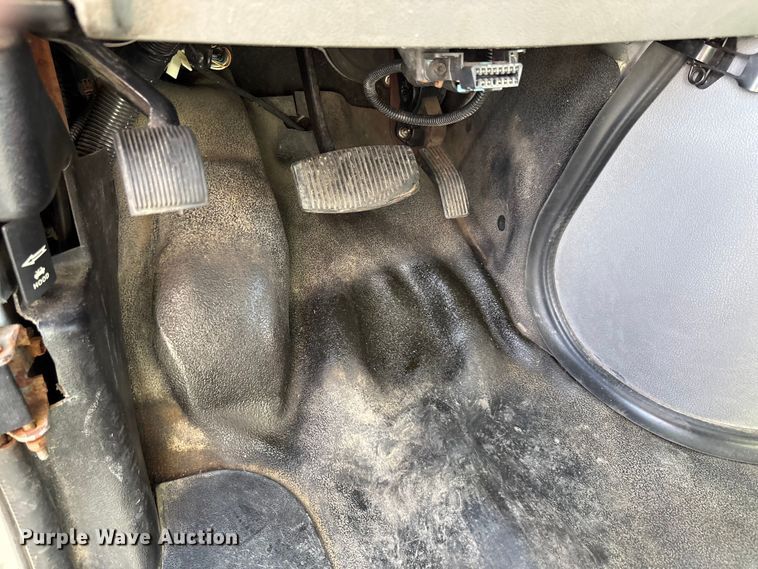 image for item FI0934 2013 Glaval E450 Super Duty shuttle bus