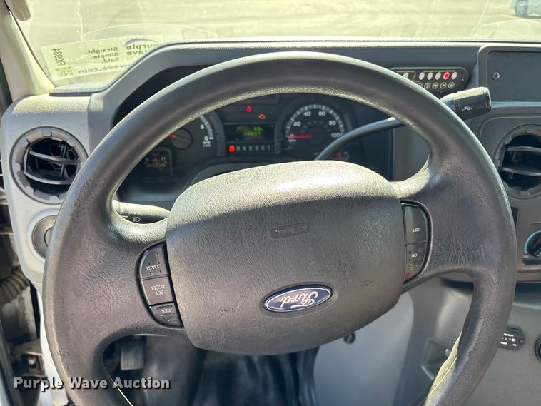 image for item FI0934 2013 Glaval E450 Super Duty shuttle bus