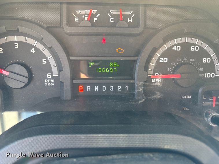 image for item FI0934 2013 Glaval E450 Super Duty shuttle bus