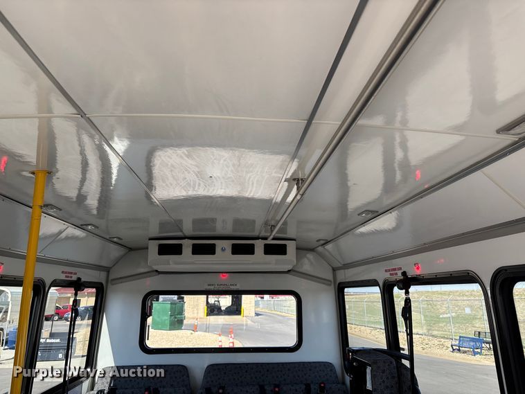image for item FI0934 2013 Glaval E450 Super Duty shuttle bus