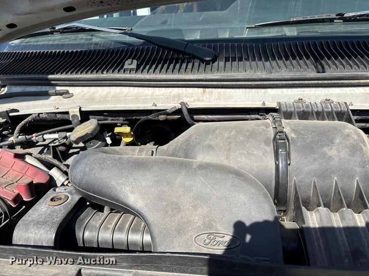 image for item FI0934 2013 Glaval E450 Super Duty shuttle bus