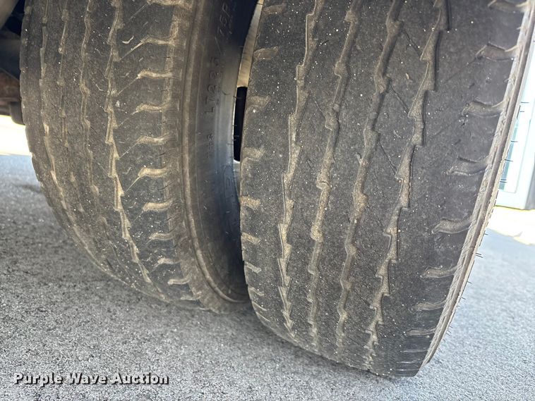 image for item FI0934 2013 Glaval E450 Super Duty shuttle bus