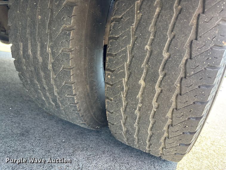 image for item FI0934 2013 Glaval E450 Super Duty shuttle bus