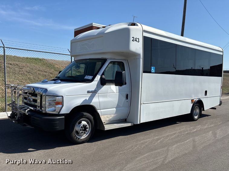 image for item FI0935 2013 Glaval E450 Super Duty transit bus