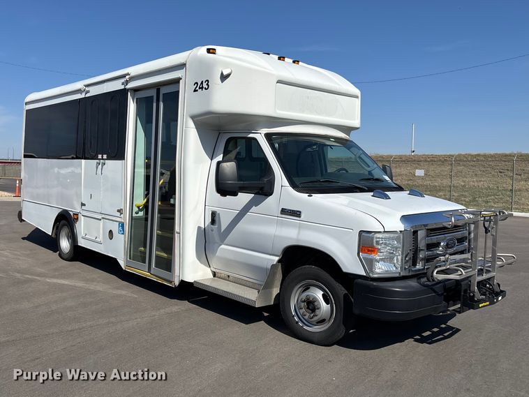 image for item FI0935 2013 Glaval E450 Super Duty transit bus