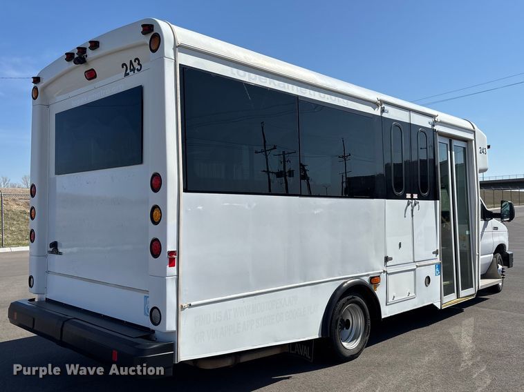 image for item FI0935 2013 Glaval E450 Super Duty transit bus
