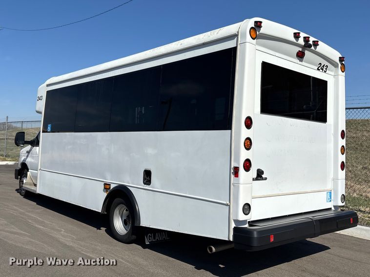 image for item FI0935 2013 Glaval E450 Super Duty transit bus