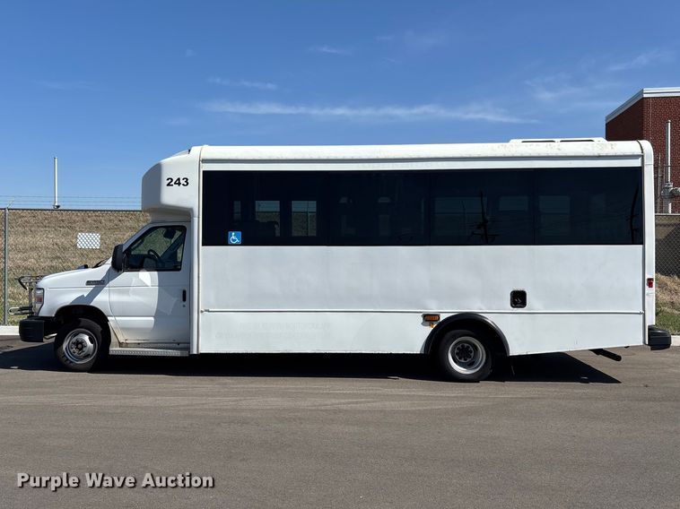 image for item FI0935 2013 Glaval E450 Super Duty transit bus