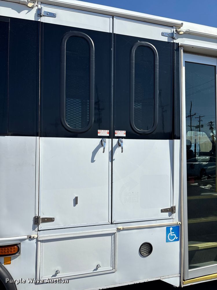 image for item FI0935 2013 Glaval E450 Super Duty transit bus