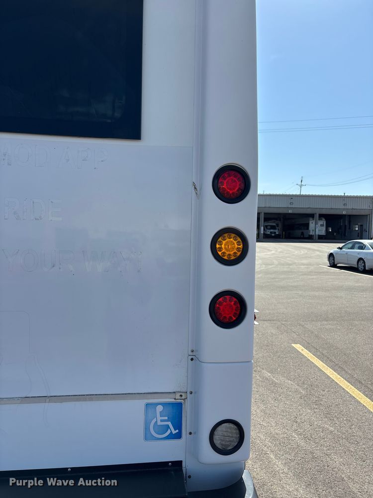 image for item FI0935 2013 Glaval E450 Super Duty transit bus