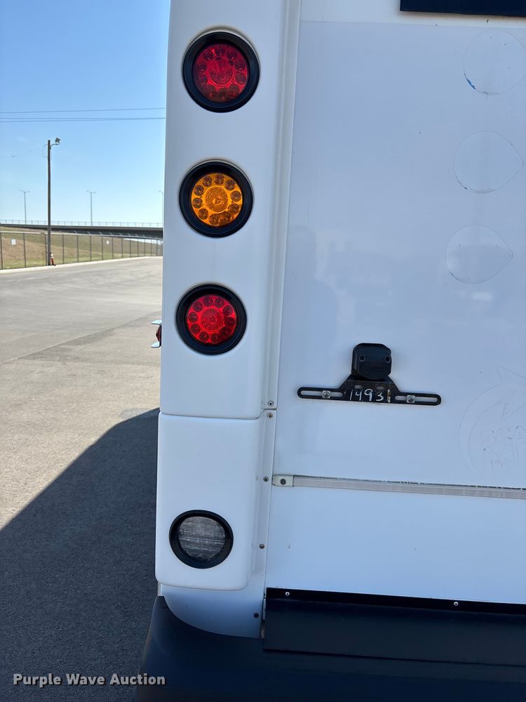 image for item FI0935 2013 Glaval E450 Super Duty transit bus