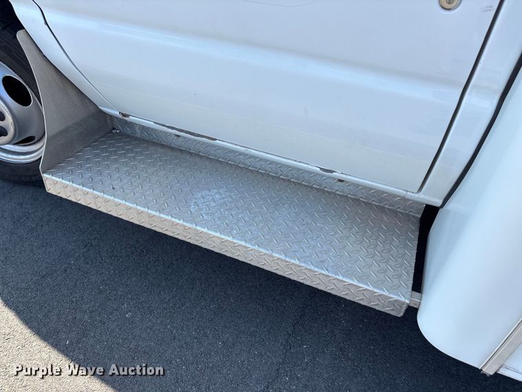 image for item FI0935 2013 Glaval E450 Super Duty transit bus