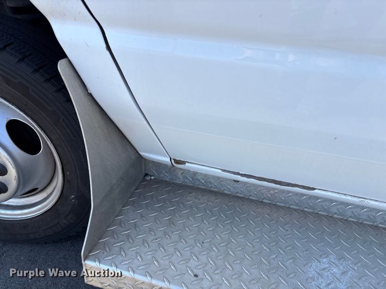 image for item FI0935 2013 Glaval E450 Super Duty transit bus