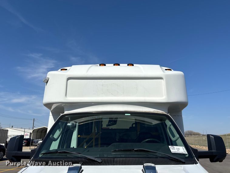 image for item FI0935 2013 Glaval E450 Super Duty transit bus