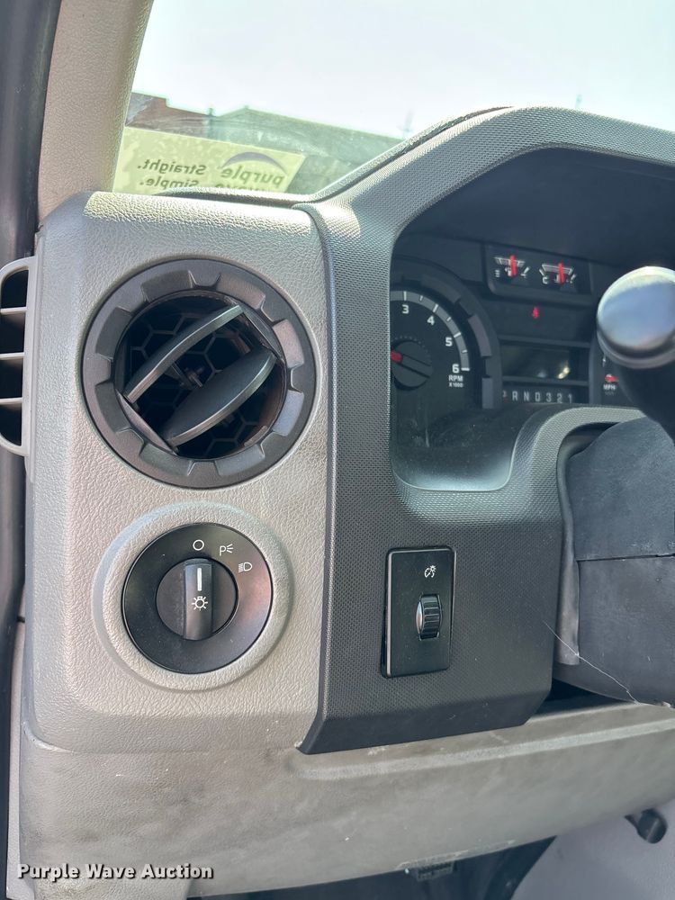 image for item FI0935 2013 Glaval E450 Super Duty transit bus