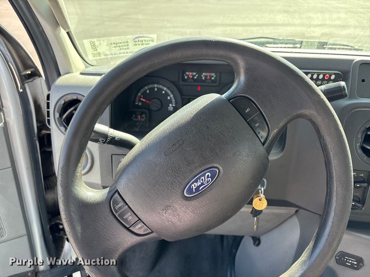 image for item FI0935 2013 Glaval E450 Super Duty transit bus