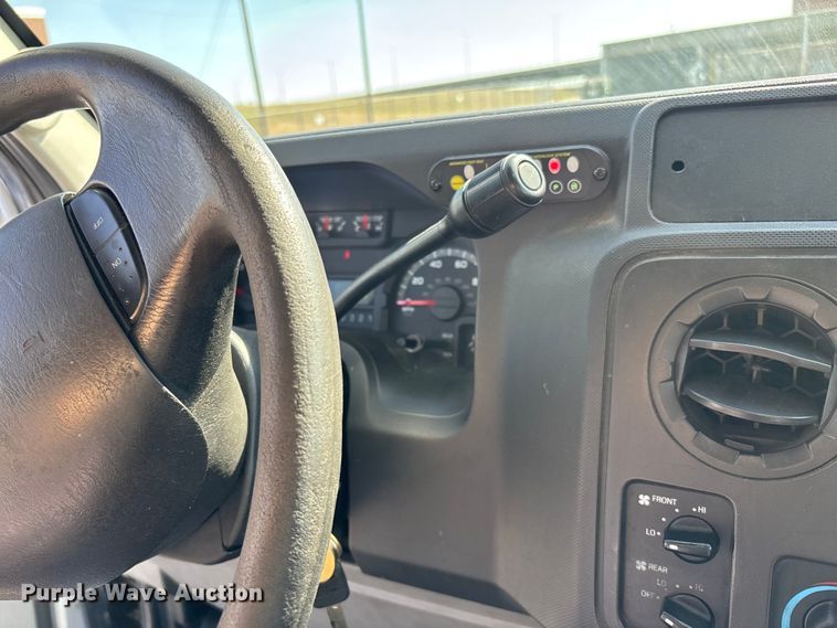 image for item FI0935 2013 Glaval E450 Super Duty transit bus