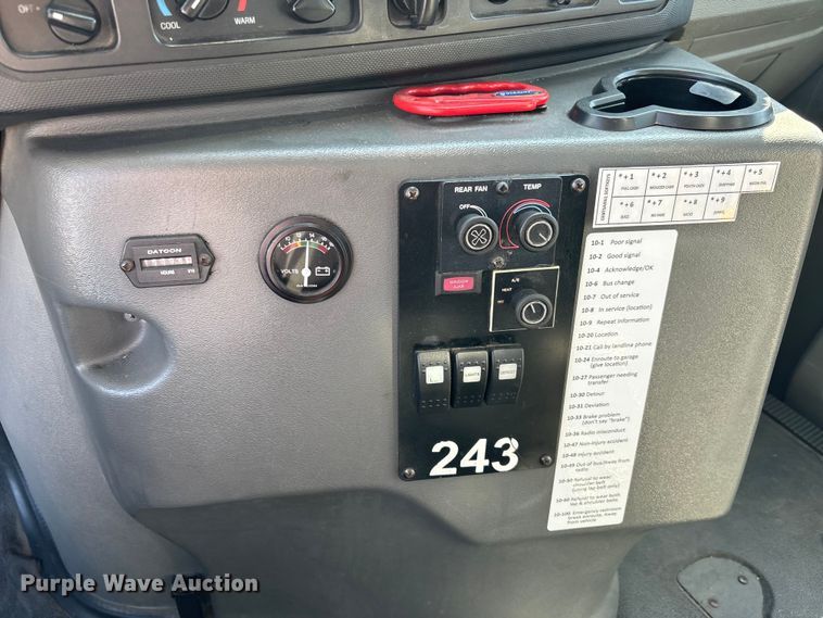 image for item FI0935 2013 Glaval E450 Super Duty transit bus