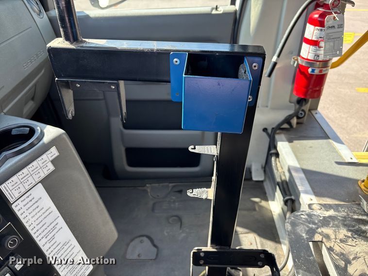 image for item FI0935 2013 Glaval E450 Super Duty transit bus