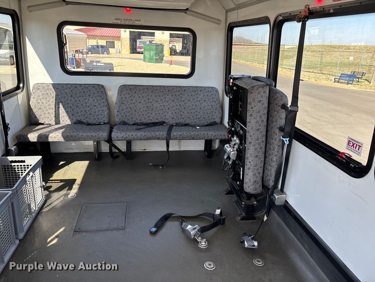 image for item FI0935 2013 Glaval E450 Super Duty transit bus