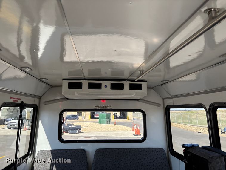 image for item FI0935 2013 Glaval E450 Super Duty transit bus
