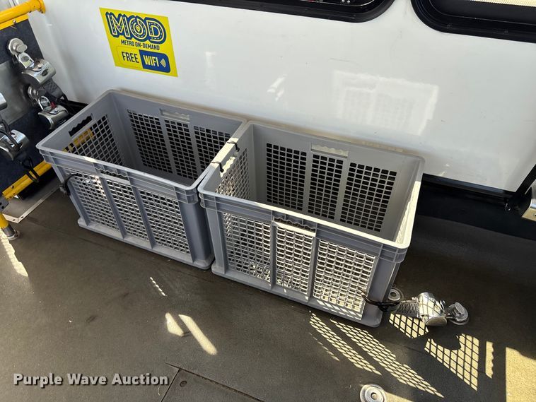 image for item FI0935 2013 Glaval E450 Super Duty transit bus