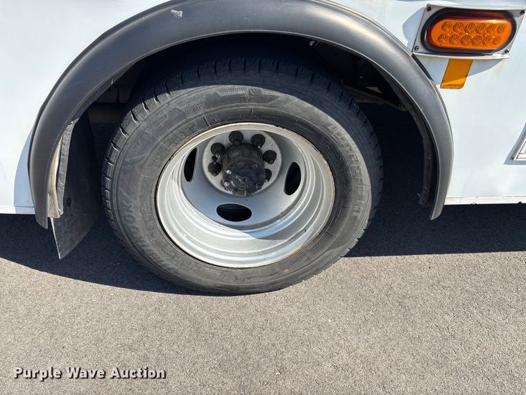 image for item FI0935 2013 Glaval E450 Super Duty transit bus