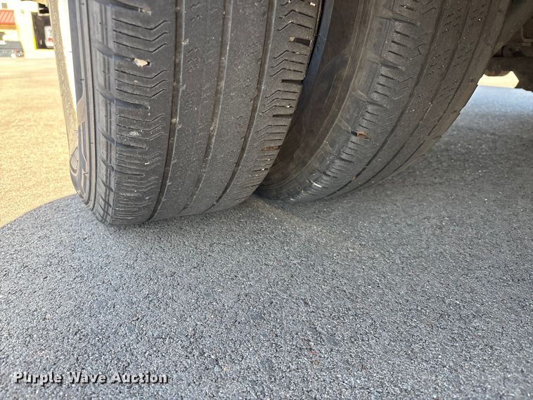 image for item FI0935 2013 Glaval E450 Super Duty transit bus