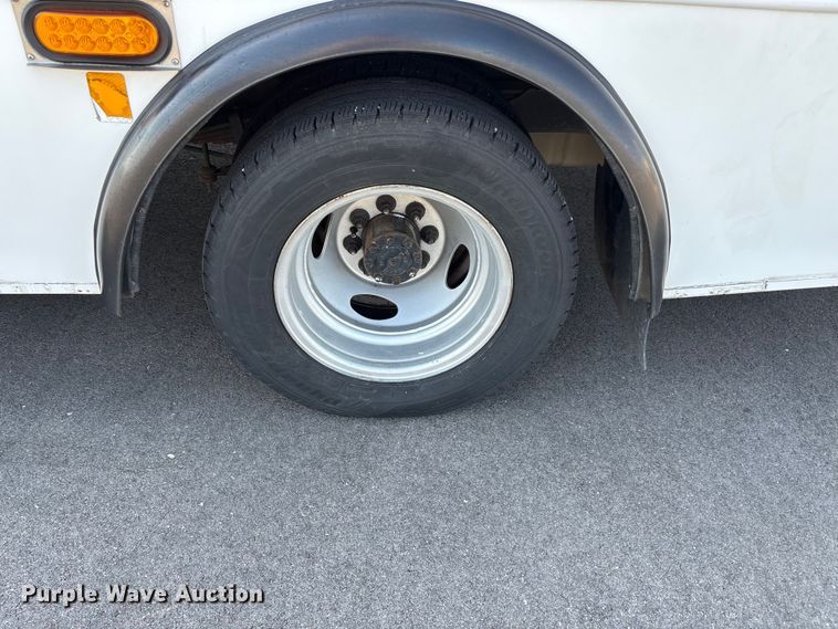 image for item FI0935 2013 Glaval E450 Super Duty transit bus