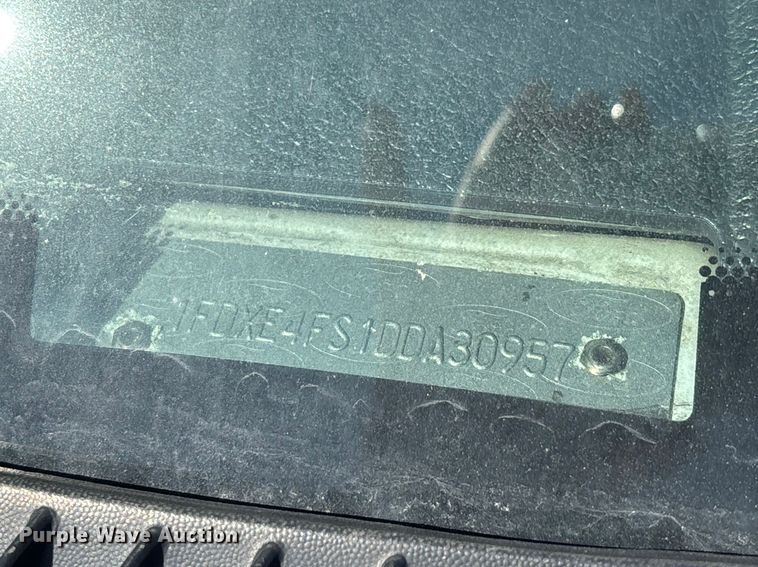 image for item FI0935 2013 Glaval E450 Super Duty transit bus