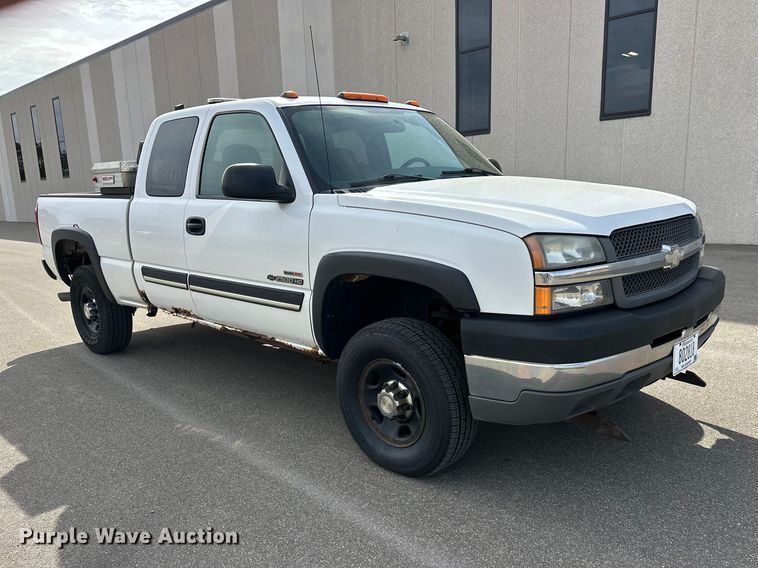 image for item FK0024 2004 Chevrolet Silverado 2500HD Ext. Cab pickup truck
