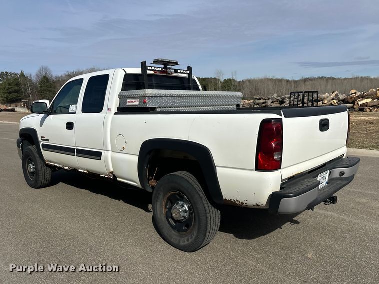 image for item FK0024 2004 Chevrolet Silverado 2500HD Ext. Cab pickup truck