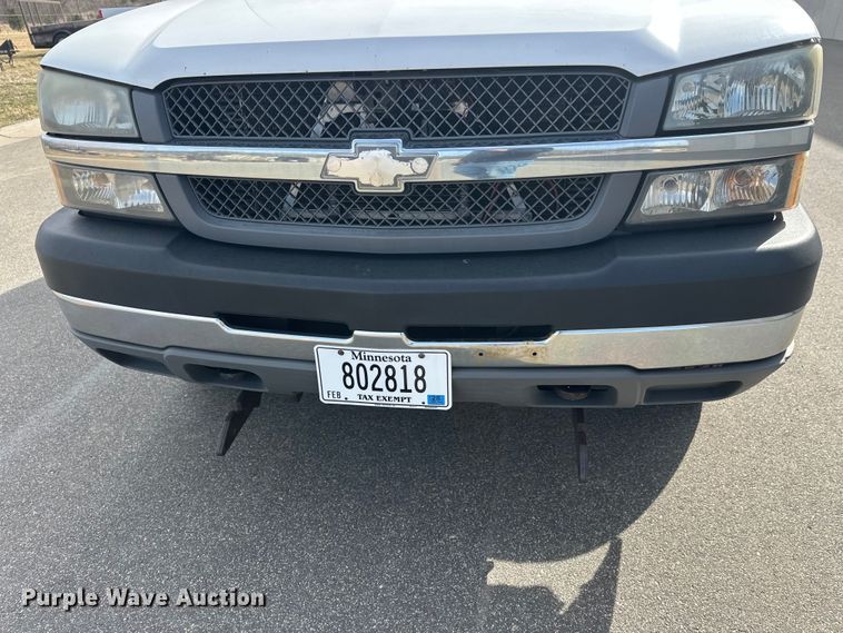 image for item FK0024 2004 Chevrolet Silverado 2500HD Ext. Cab pickup truck