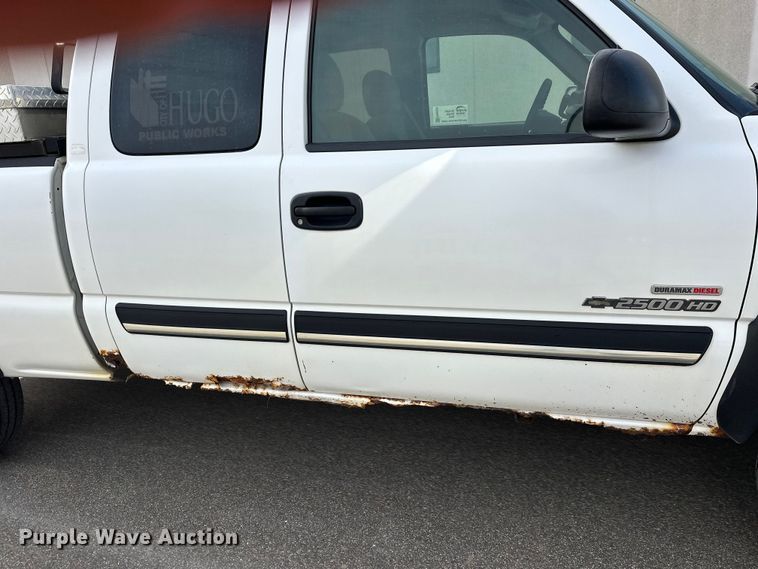 image for item FK0024 2004 Chevrolet Silverado 2500HD Ext. Cab pickup truck