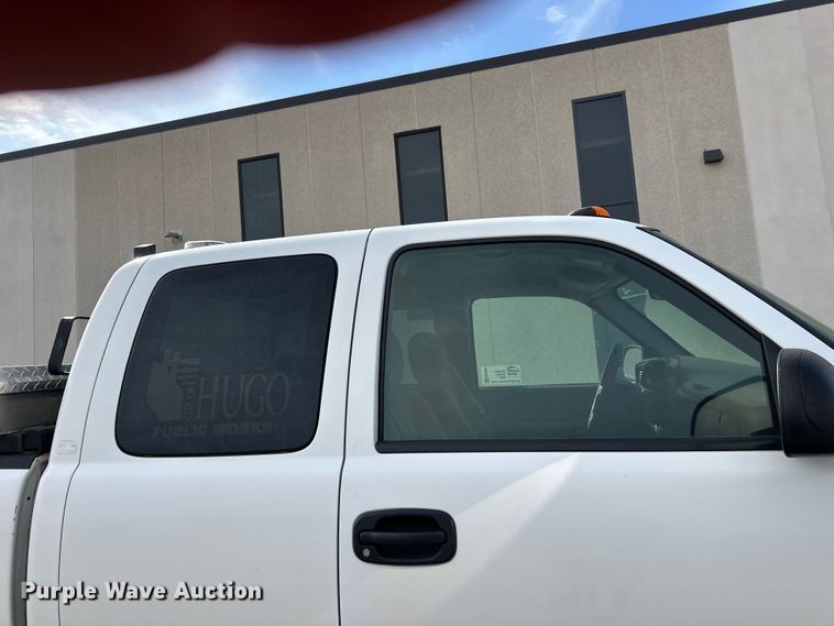 image for item FK0024 2004 Chevrolet Silverado 2500HD Ext. Cab pickup truck