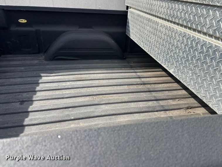 image for item FK0024 2004 Chevrolet Silverado 2500HD Ext. Cab pickup truck