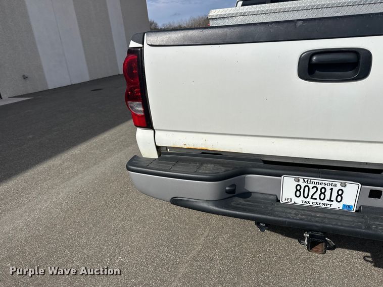 image for item FK0024 2004 Chevrolet Silverado 2500HD Ext. Cab pickup truck