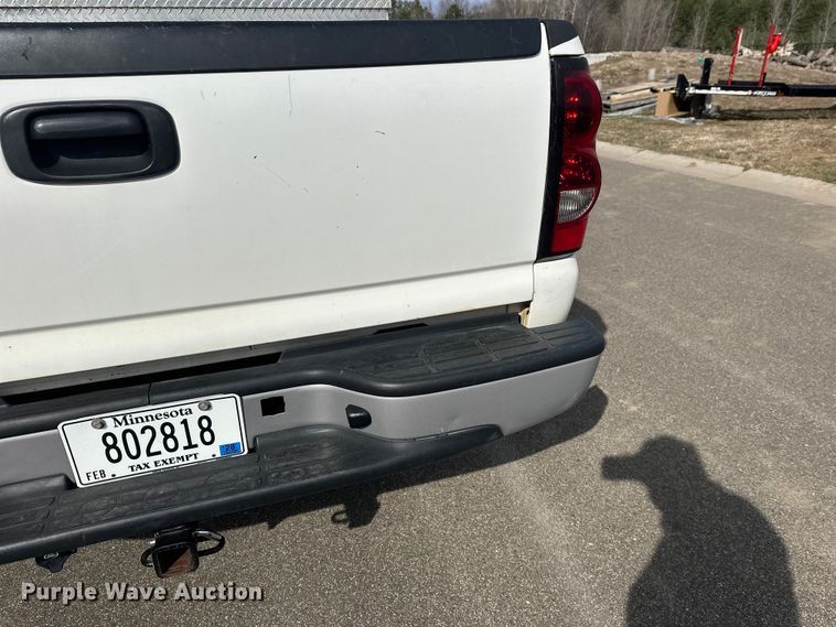 image for item FK0024 2004 Chevrolet Silverado 2500HD Ext. Cab pickup truck