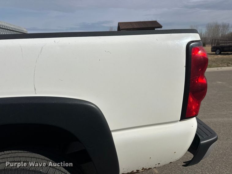 image for item FK0024 2004 Chevrolet Silverado 2500HD Ext. Cab pickup truck