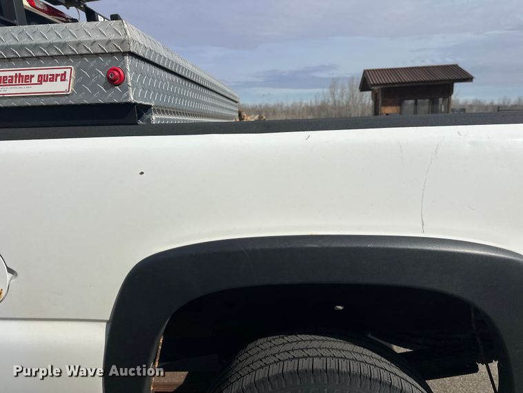 image for item FK0024 2004 Chevrolet Silverado 2500HD Ext. Cab pickup truck