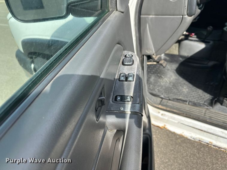 image for item FK0024 2004 Chevrolet Silverado 2500HD Ext. Cab pickup truck
