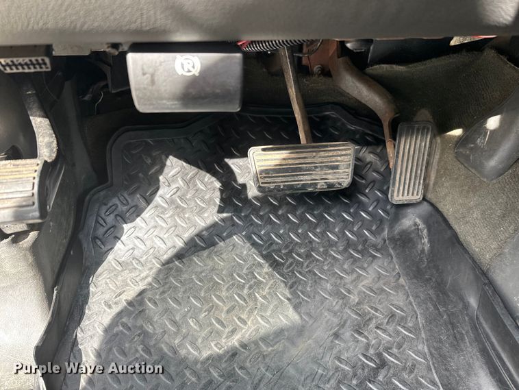 image for item FK0024 2004 Chevrolet Silverado 2500HD Ext. Cab pickup truck