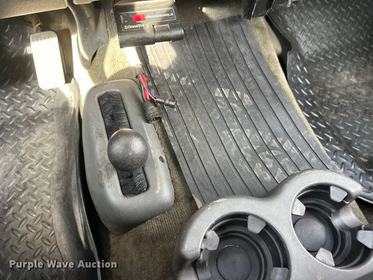 image for item FK0024 2004 Chevrolet Silverado 2500HD Ext. Cab pickup truck
